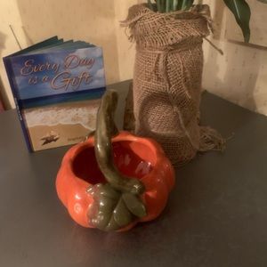 Kohl’s Harvest Pumpkin, ORANGE ceramic pumpkin with 2 GREEN leaves and handle.